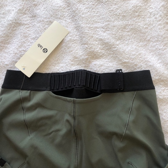 Lululemon Yoga Pants - Size 4.  Lab Collection with adjustable Waist  ** NEW** - Picture 5 of 5